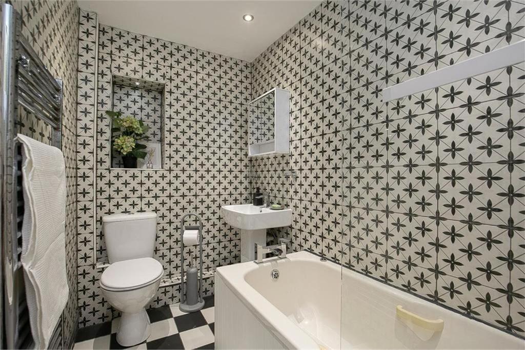 Dreghorn House 4 Bedrooms 3 Toilets 3 Reception Free Parking 233 Mbp Wifi EDI Eksteriør billede